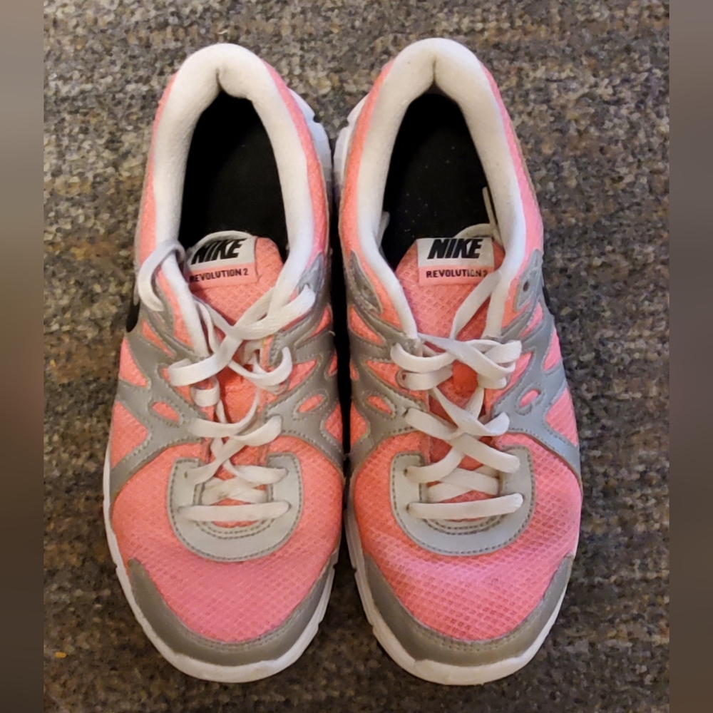 Nike Revolution sz 6y 7.5-8 w pink silver